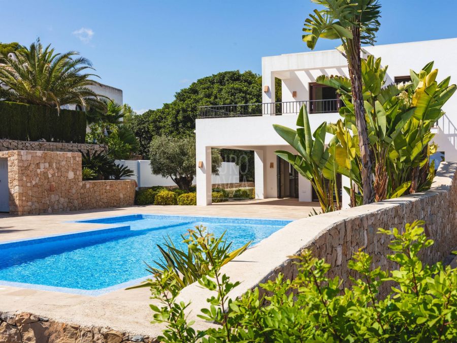 Villa Andrago, élégance méditerranéenne face à la mer à Moraira