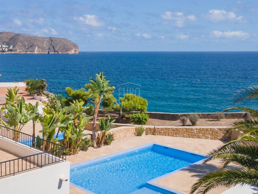Villa Andrago, élégance méditerranéenne face à la mer à Moraira