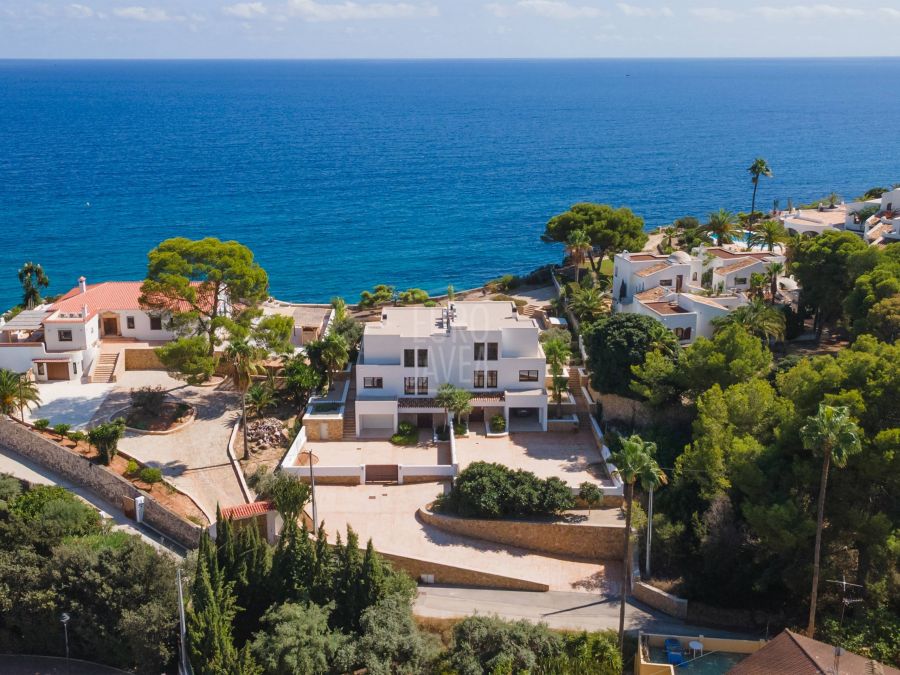 Villa Andrago, élégance méditerranéenne face à la mer à Moraira