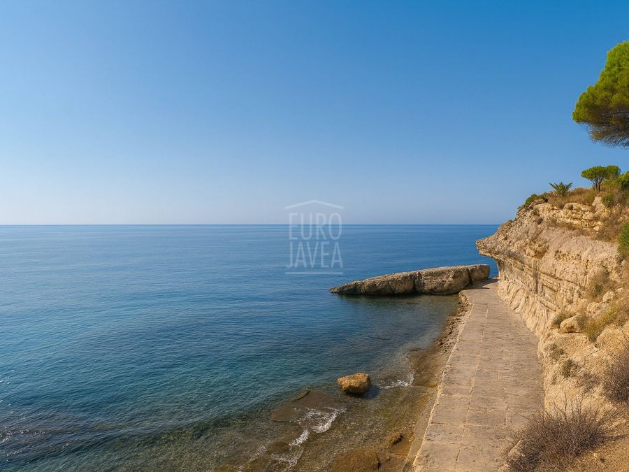Villa Andrago, élégance méditerranéenne face à la mer à Moraira