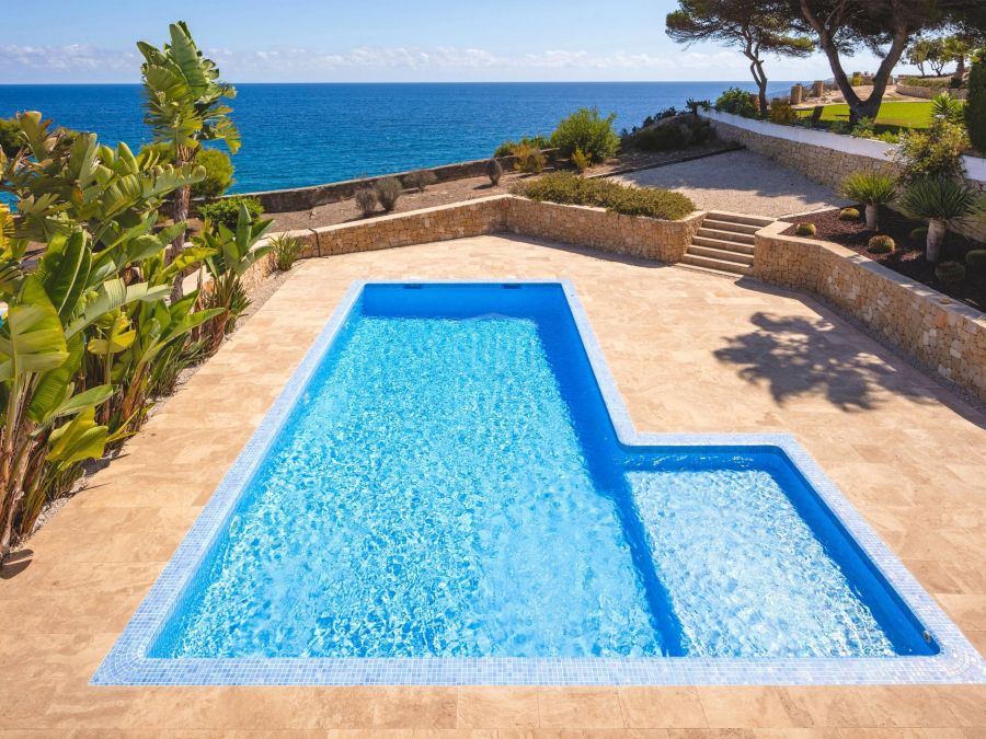 Villa Andrago, élégance méditerranéenne face à la mer à Moraira