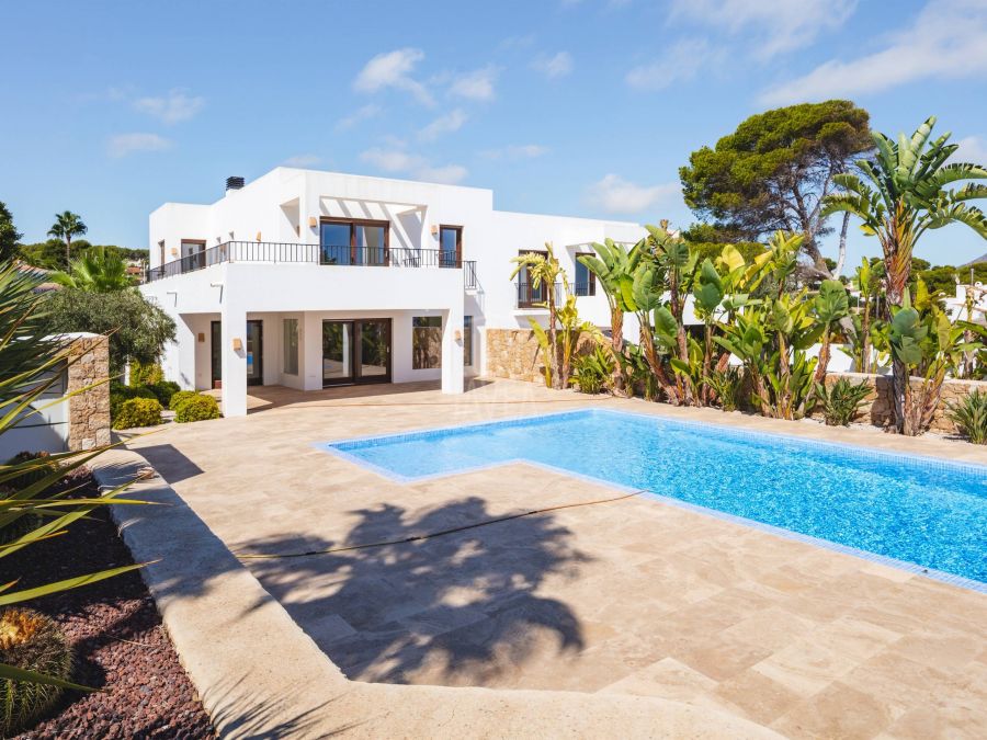 Villa Andrago, élégance méditerranéenne face à la mer à Moraira