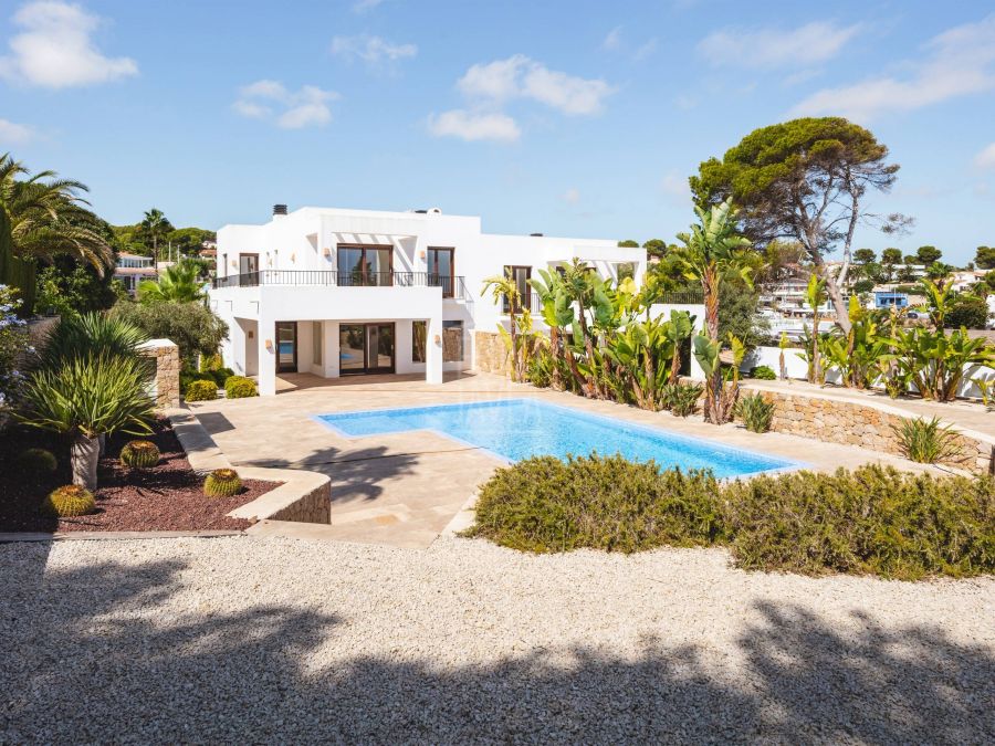 Villa Andrago, élégance méditerranéenne face à la mer à Moraira