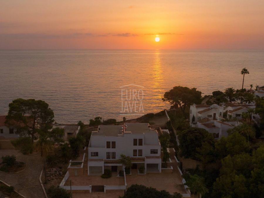 Villa Andrago, élégance méditerranéenne face à la mer à Moraira