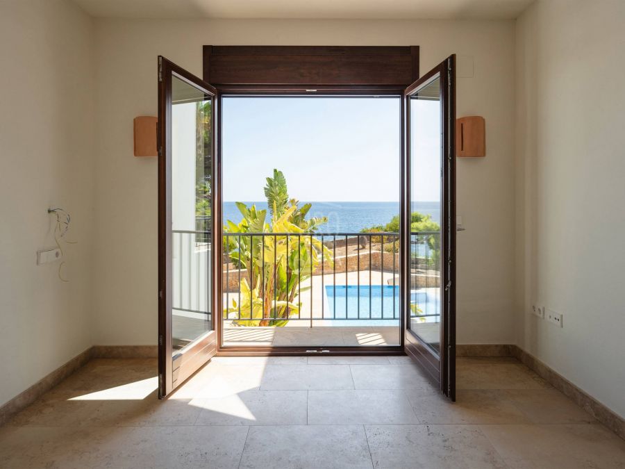 Villa Andrago, élégance méditerranéenne face à la mer à Moraira