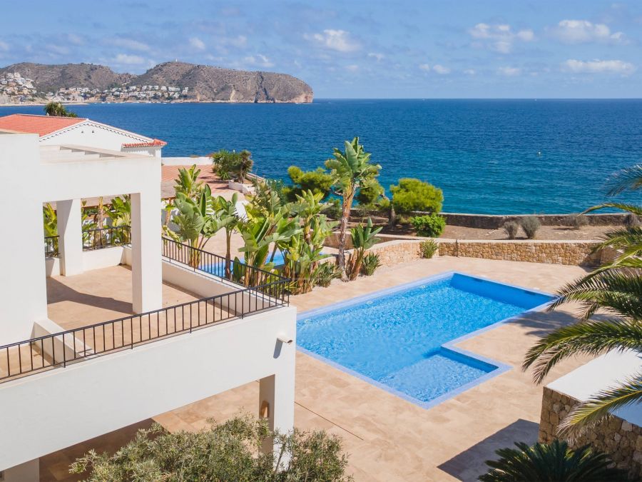 Villa Andrago, élégance méditerranéenne face à la mer à Moraira