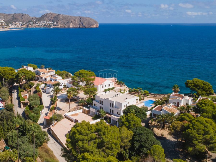 Villa Andrago, élégance méditerranéenne face à la mer à Moraira