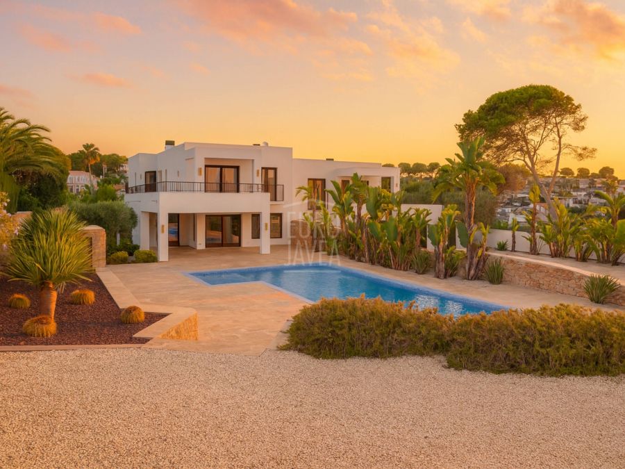 Villa Andrago, élégance méditerranéenne face à la mer à Moraira