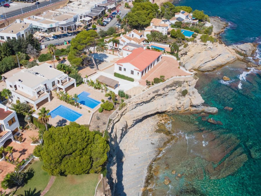 Villa Andrago, élégance méditerranéenne face à la mer à Moraira
