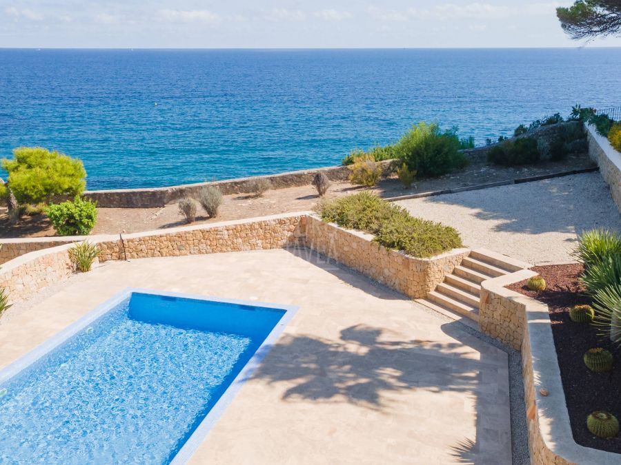 Villa Andrago, élégance méditerranéenne face à la mer à Moraira