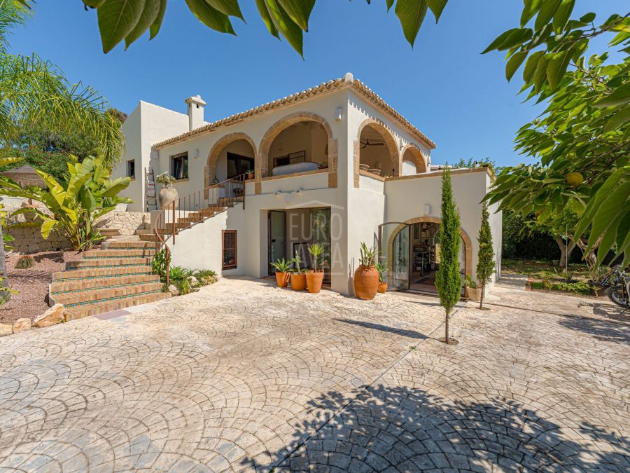 Villa Mareta, charmante villa gerenoveerd in mediterrane stijl in Tosalet