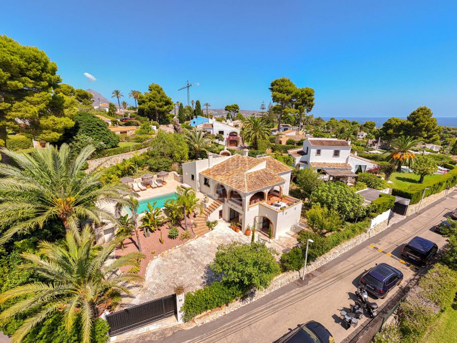 Villa Mareta, charmante villa gerenoveerd in mediterrane stijl in Tosalet