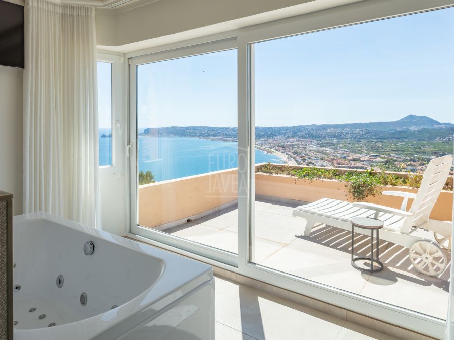 Exclusive Sea View Villa Elena with Guest Apartments in Cuesta San Antonio, Jávea