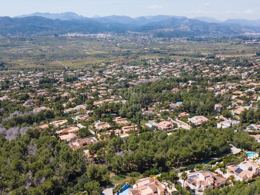 Spacious building plot with open views in Montgó, Jávea