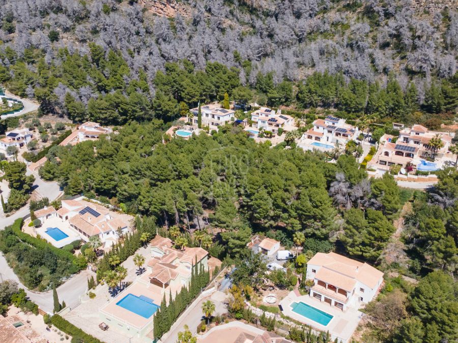 Spacious building plot with open views in Montgó, Jávea