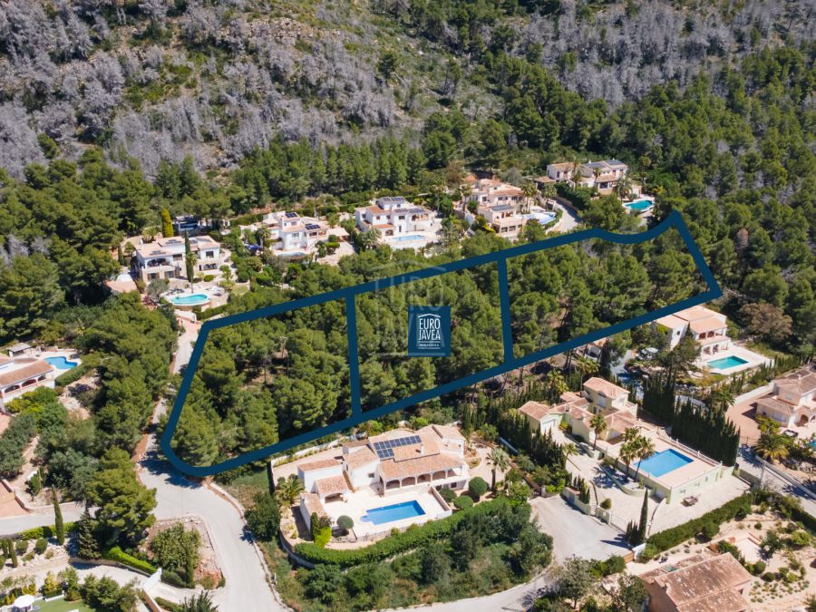 Spacious building plot with open views in Montgó, Jávea