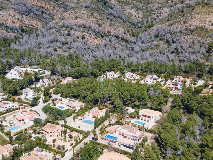 Spacious building plot with open views in Montgó, Jávea
