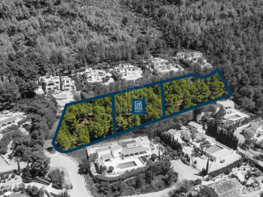 Spacious building plot with open views in Montgó, Jávea