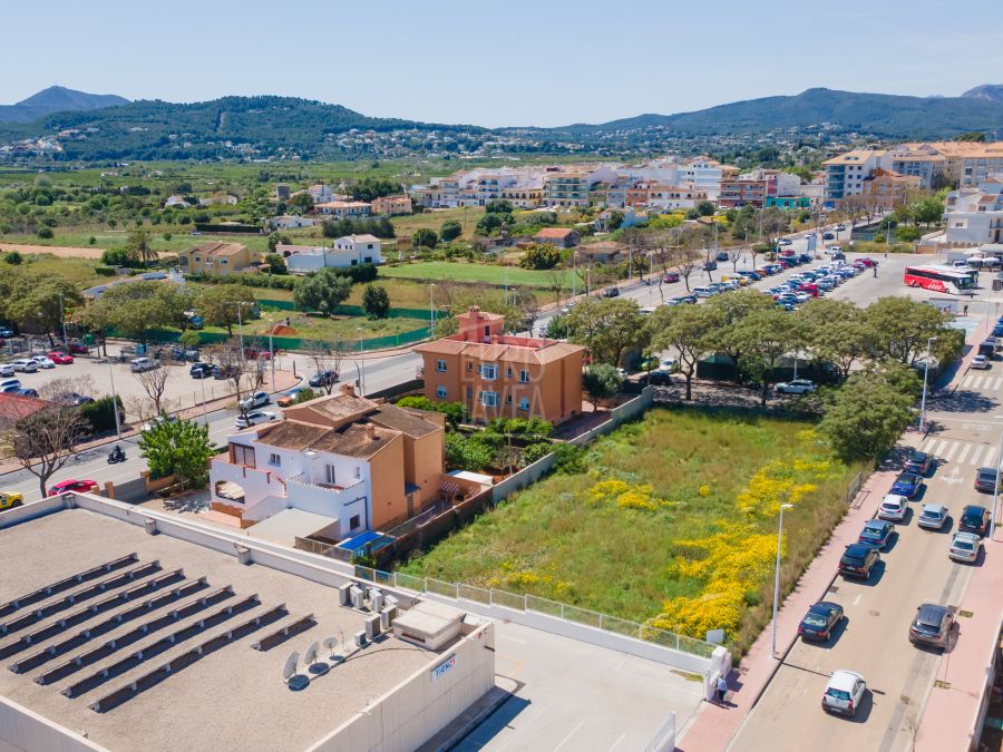 Urban plot in the Old Town of Jávea with great building potential