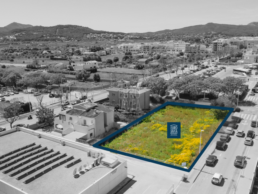Urban plot in the Old Town of Jávea with great building potential