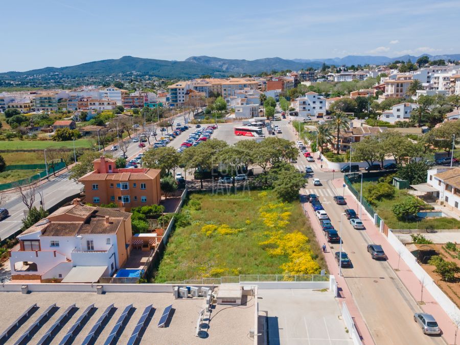 Urban plot in the Old Town of Jávea with great building potential