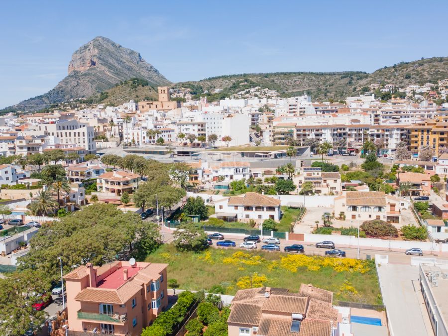 Urban plot in the Old Town of Jávea with great building potential