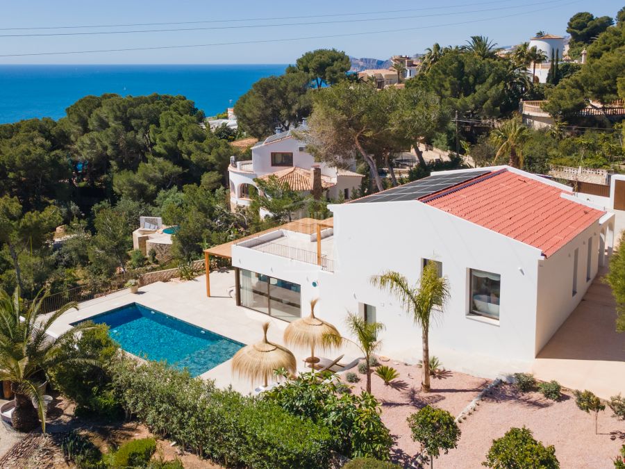 Elegante Villa Avelune met een prachtig uitzicht op de Middellandse Zee