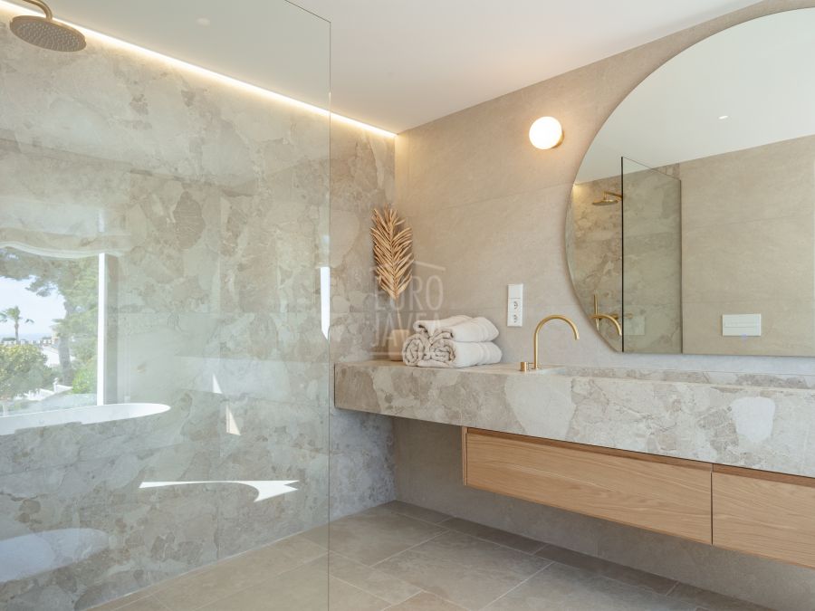 Elegante Villa Avelune met een prachtig uitzicht op de Middellandse Zee