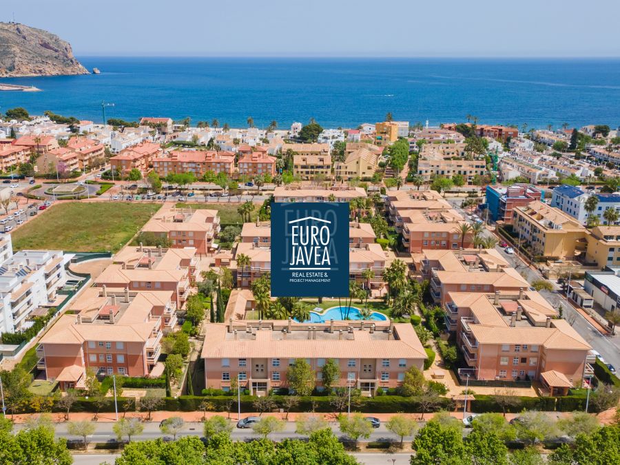 Bright apartment just a few steps from the sea and the port in Jávea