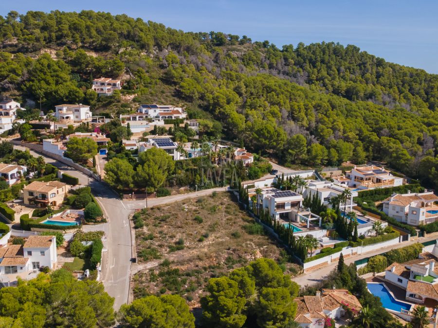 Terrain urbain de 2 000 m² à Rafalet, avec permis de construire une spectaculaire villa de 5 chambres