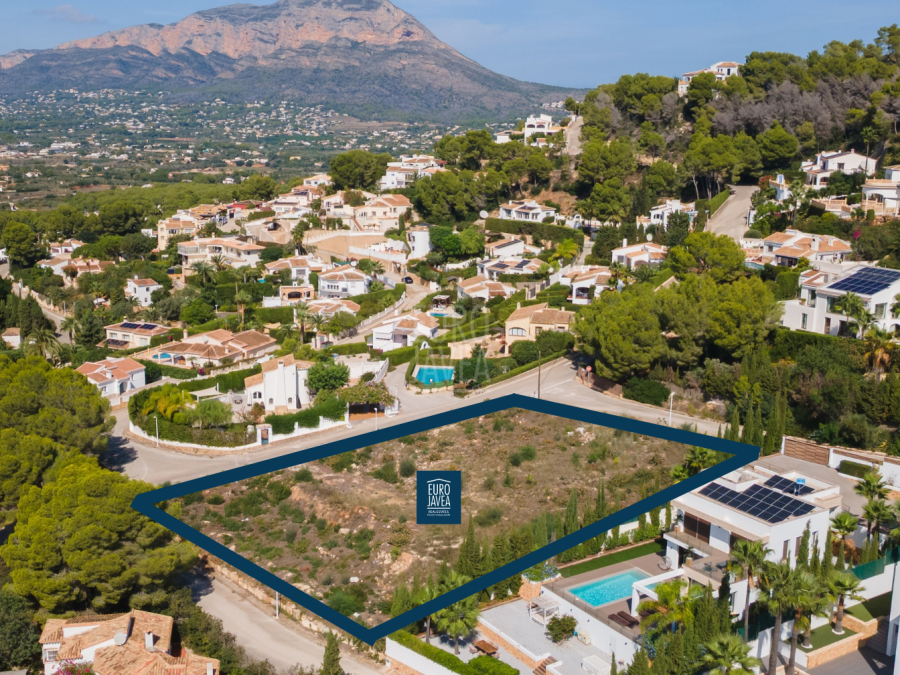 Terrain urbain de 2 000 m² à Rafalet, avec permis de construire une spectaculaire villa de 5 chambres