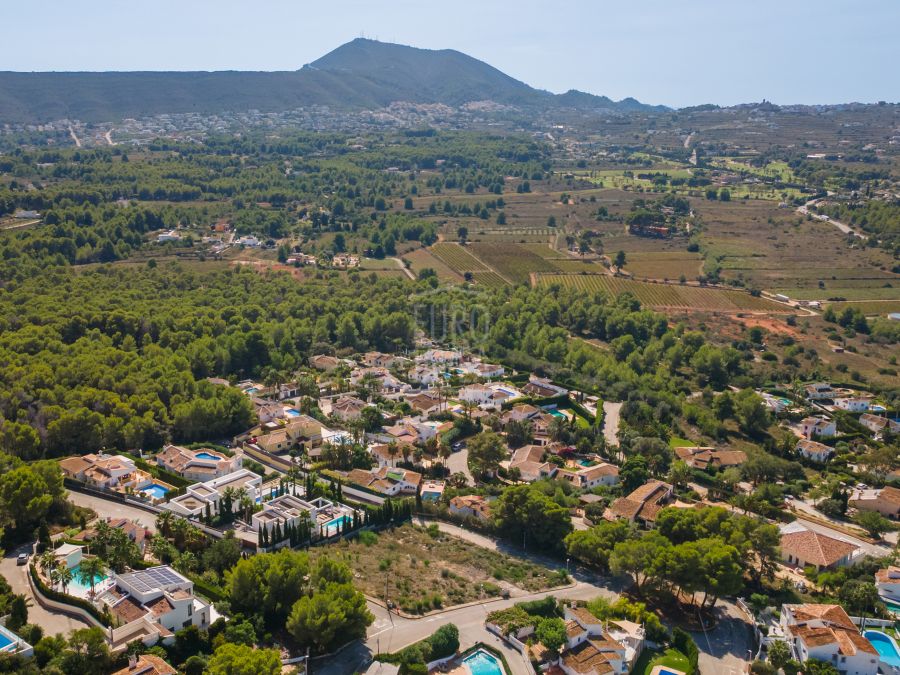 Terrain urbain de 2 000 m² à Rafalet, avec permis de construire une spectaculaire villa de 5 chambres
