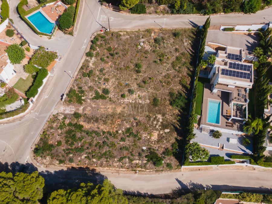 Terrain urbain de 2 000 m² à Rafalet, avec permis de construire une spectaculaire villa de 5 chambres