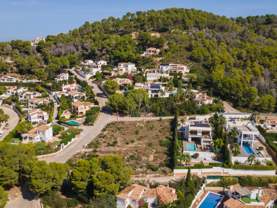 Terrain urbain de 2 000 m² à Rafalet, avec permis de construire une spectaculaire villa de 5 chambres