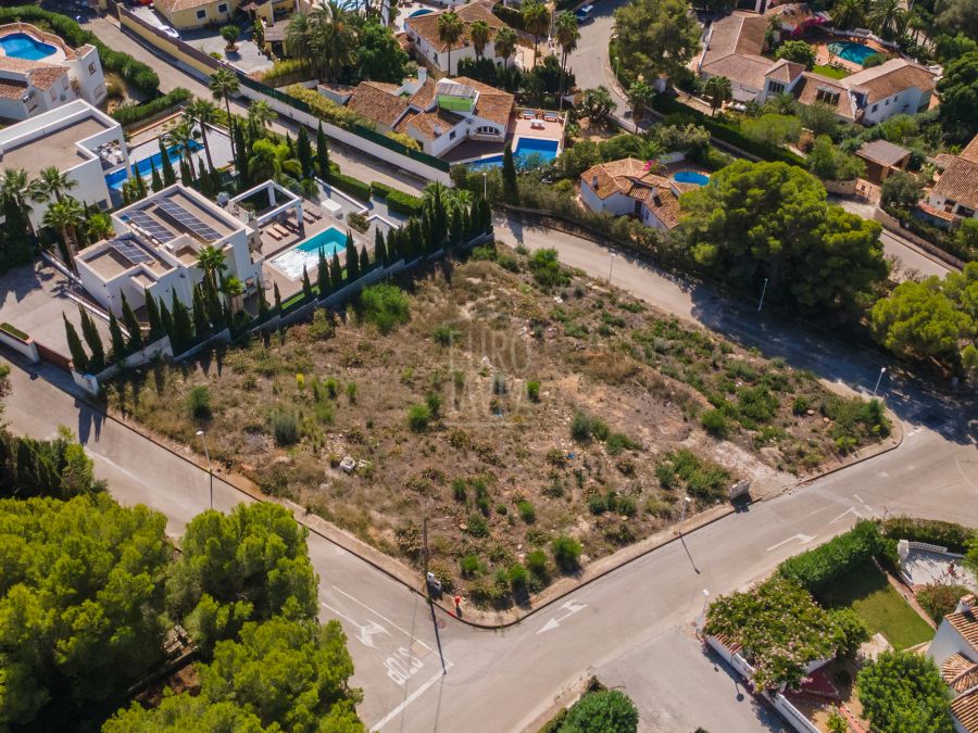 Terrain urbain de 2 000 m² à Rafalet, avec permis de construire une spectaculaire villa de 5 chambres