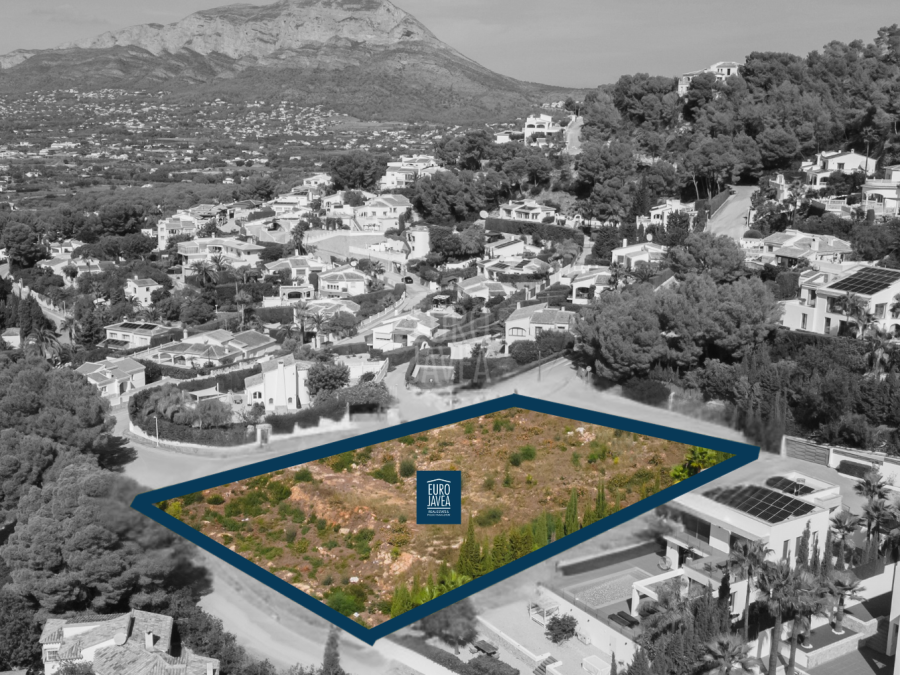 Terrain urbain de 2 000 m² à Rafalet, avec permis de construire une spectaculaire villa de 5 chambres