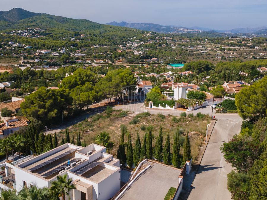 Terrain urbain de 2 000 m² à Rafalet, avec permis de construire une spectaculaire villa de 5 chambres