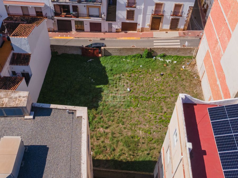 Terrain urbain de 530 m² dans le centre historique, avec la possibilité de construire jusqu’à quatre niveaux