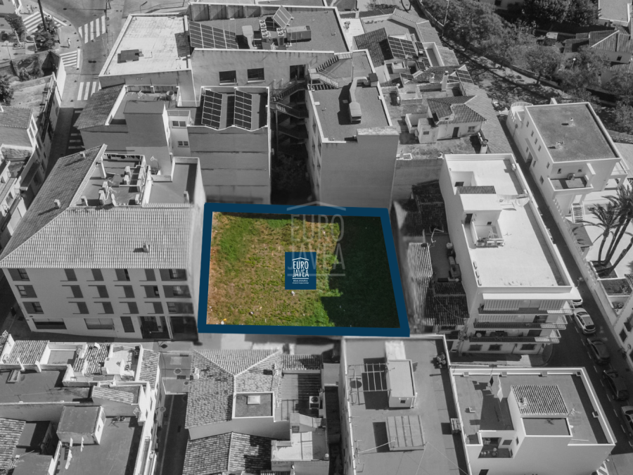 Terrain urbain de 530 m² dans le centre historique, avec la possibilité de construire jusqu’à quatre niveaux