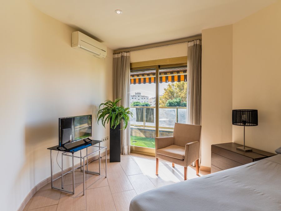 Apartment for sale in the centre of Jávea Port with open views