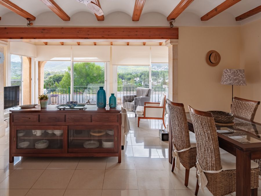 Villa mediterránea orientada al sur con vistas panorámicas en Sol del Este, Jávea