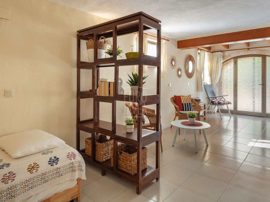 Villa mediterránea orientada al sur con vistas panorámicas en Sol del Este, Jávea