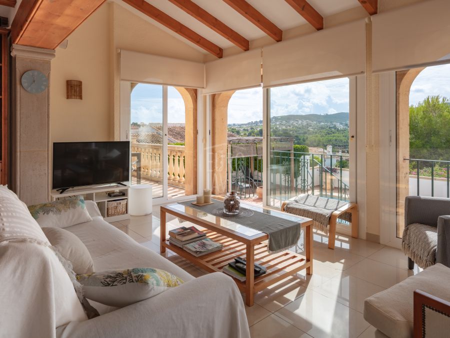 Villa mediterránea orientada al sur con vistas panorámicas en Sol del Este, Jávea