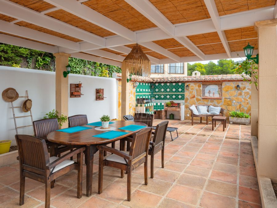 Villa mediterránea orientada al sur con vistas panorámicas en Sol del Este, Jávea