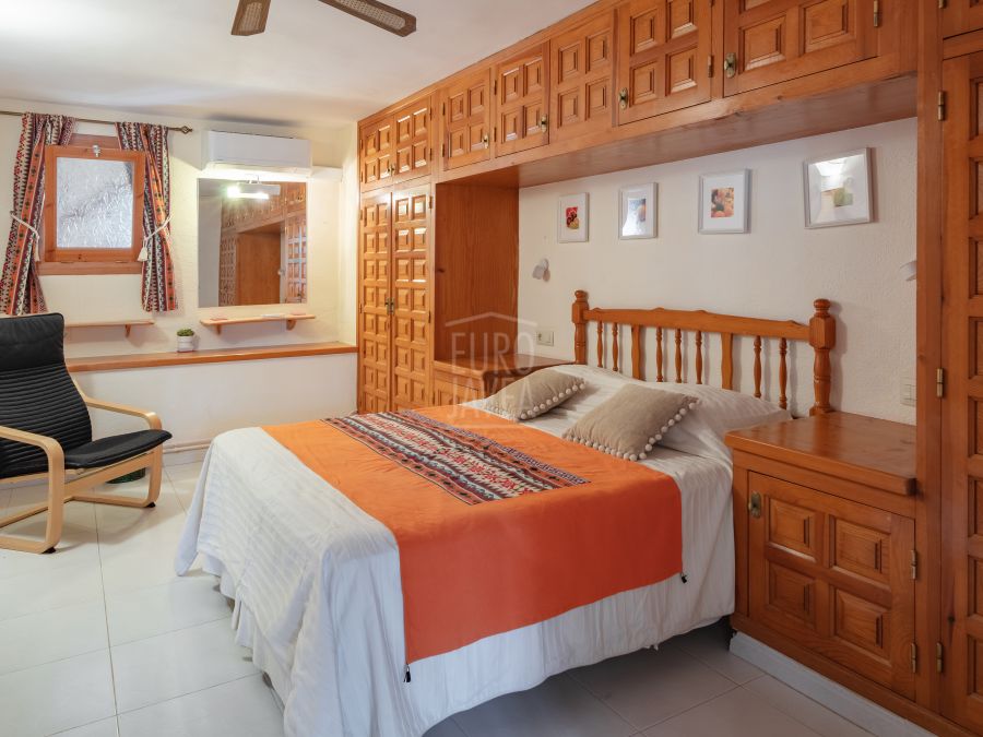 Villa mediterránea orientada al sur con vistas panorámicas en Sol del Este, Jávea