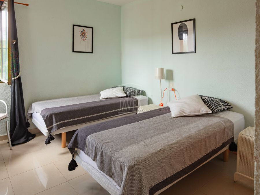 Villa mediterránea orientada al sur con vistas panorámicas en Sol del Este, Jávea