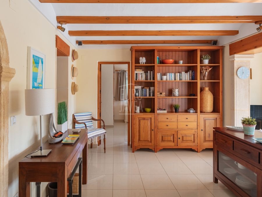 Villa mediterránea orientada al sur con vistas panorámicas en Sol del Este, Jávea
