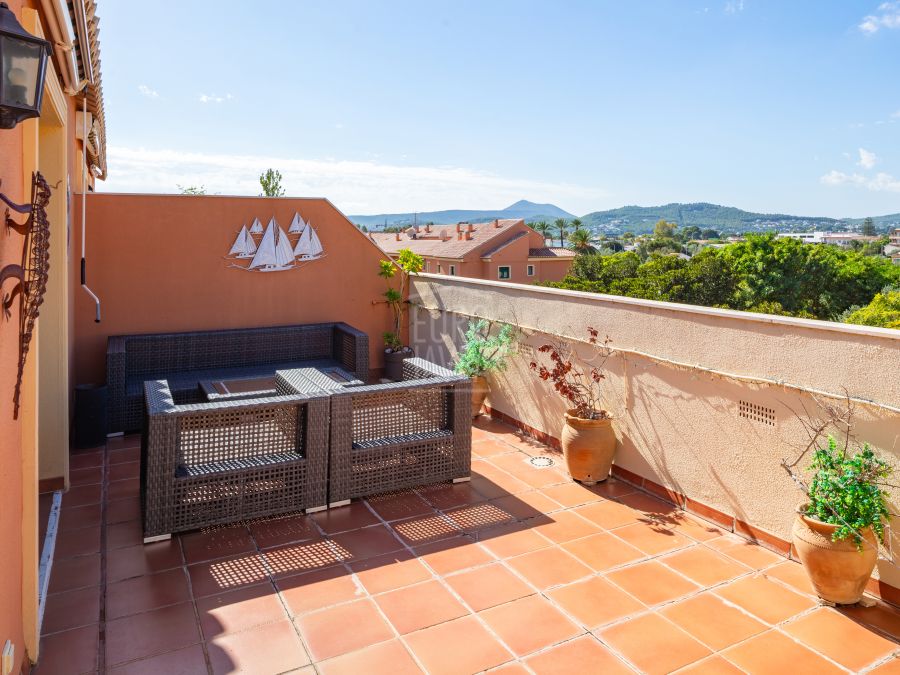 Exclusive , Duplex Penthouse with Spacious Terraces in Jávea Port