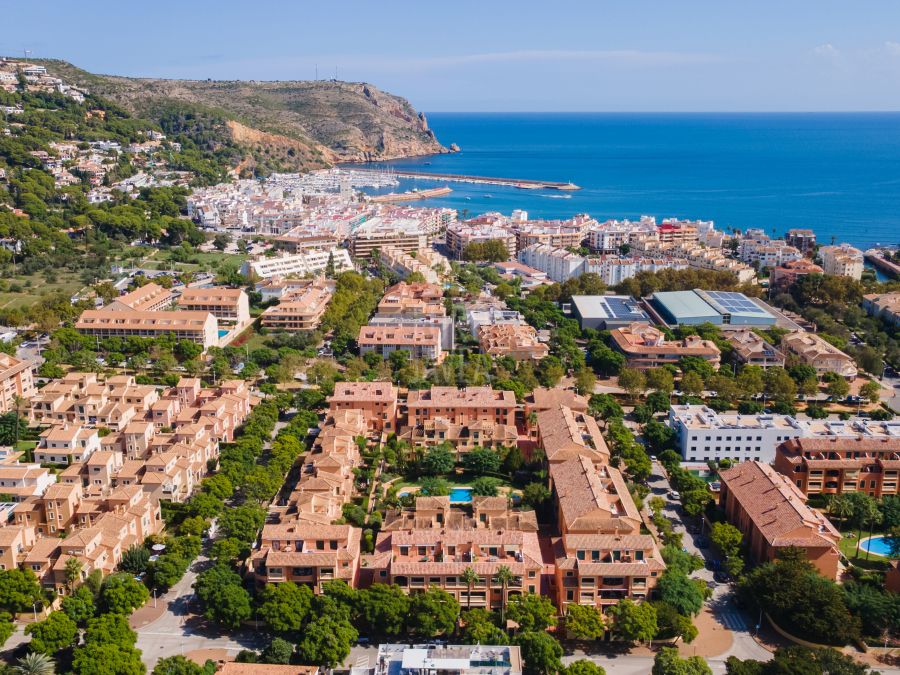 Exclusive , Duplex Penthouse with Spacious Terraces in Jávea Port