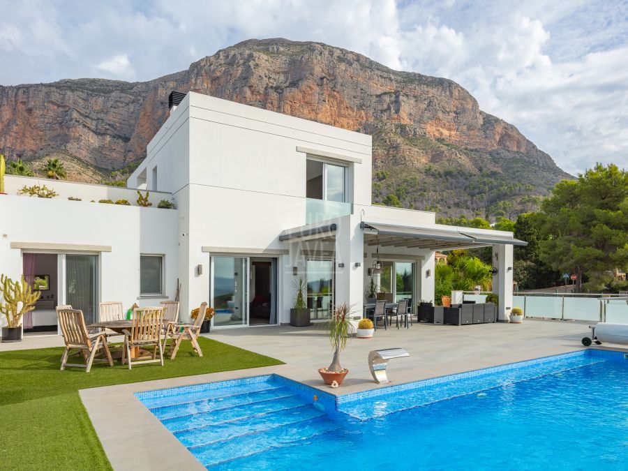 Villa Pyramid – Exclusiva Villa de Lujo con vistas panorámicas en el Montgó, Jávea
